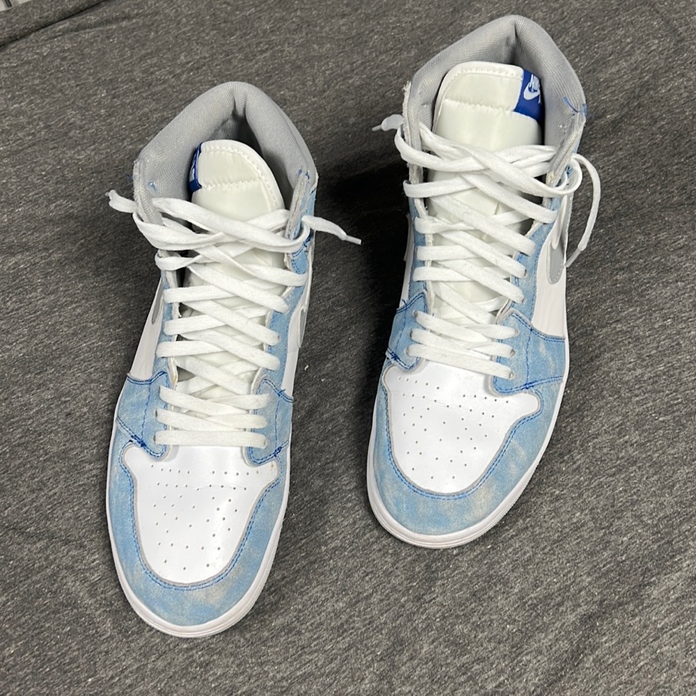 Air Jordan 1 Retro - Hyper Royal, size 9.5